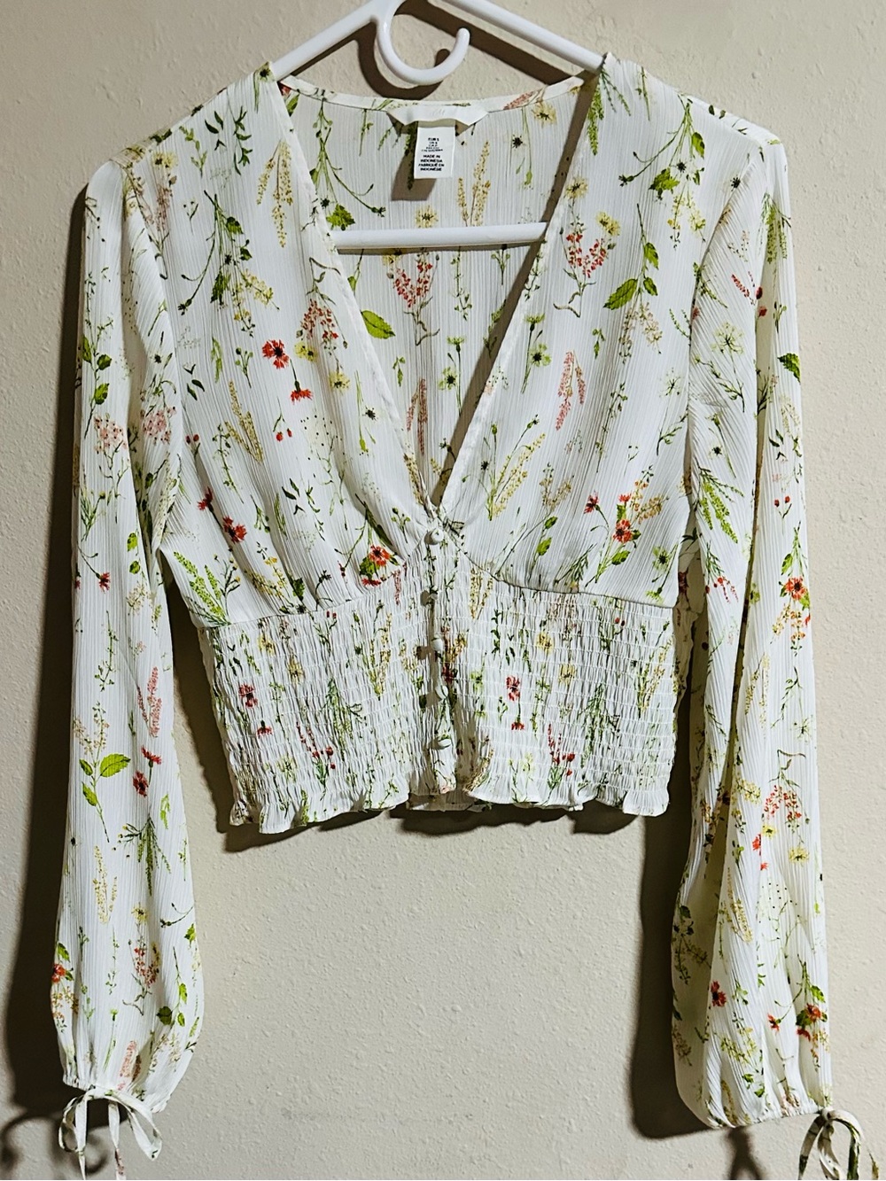 H&M White Floral Smocked V-Neck Long Sleeve Blouse
